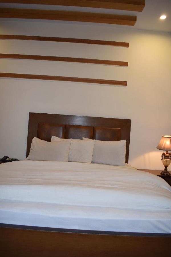 Hotel Pak Continental มุลตาน ภายนอก รูปภาพ