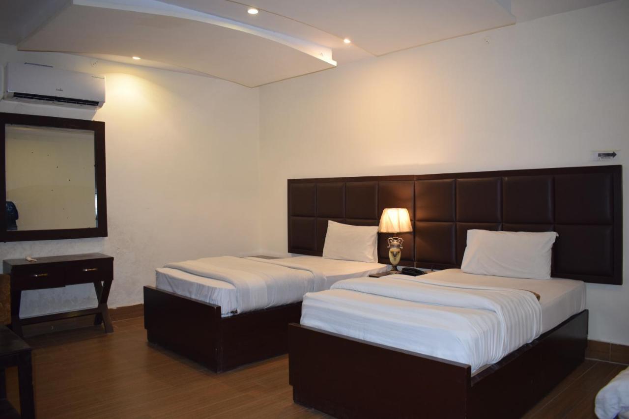 Hotel Pak Continental มุลตาน ภายนอก รูปภาพ