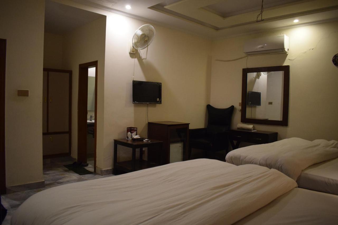 Hotel Pak Continental มุลตาน ภายนอก รูปภาพ