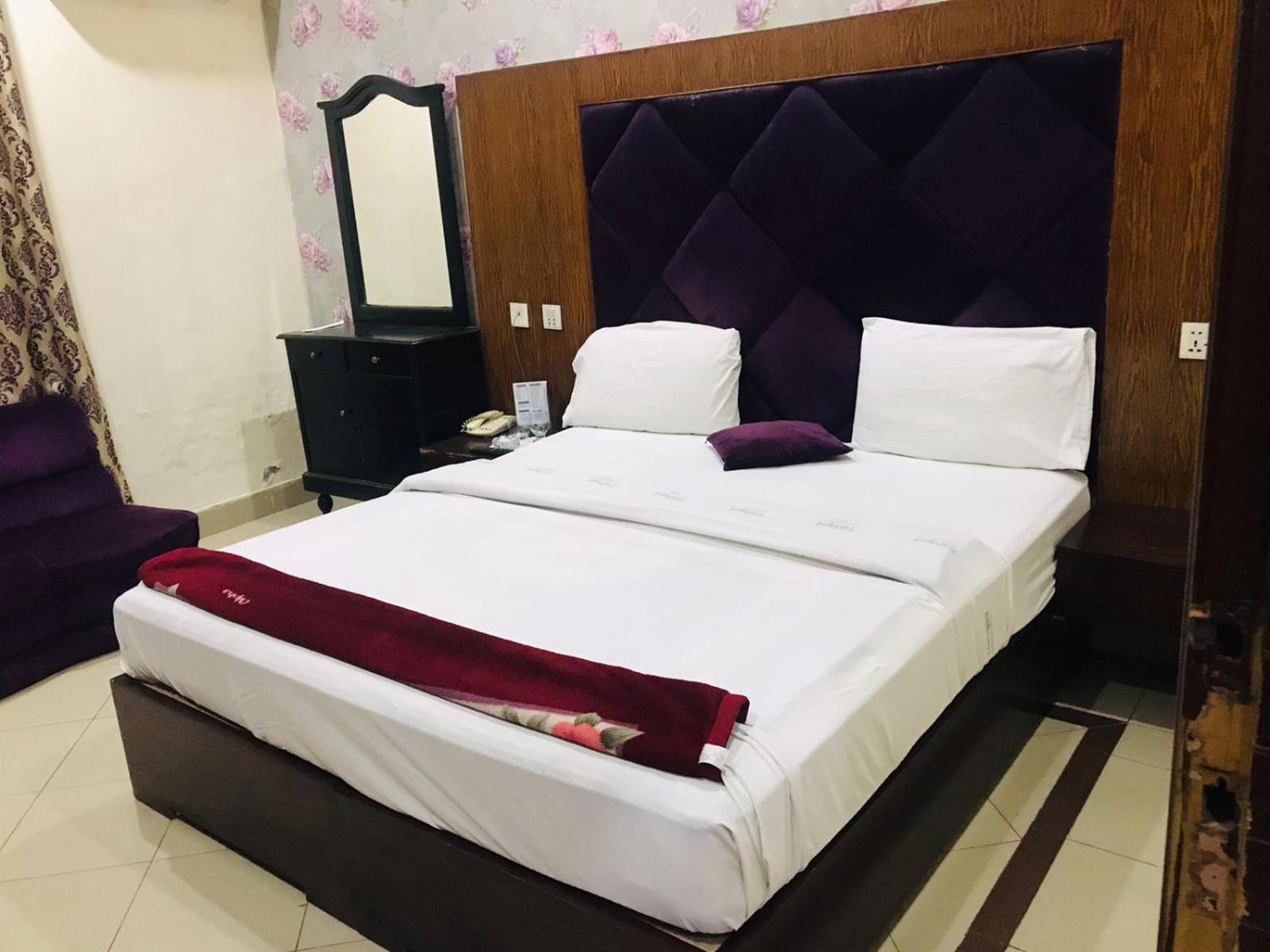 Hotel Pak Continental มุลตาน ภายนอก รูปภาพ