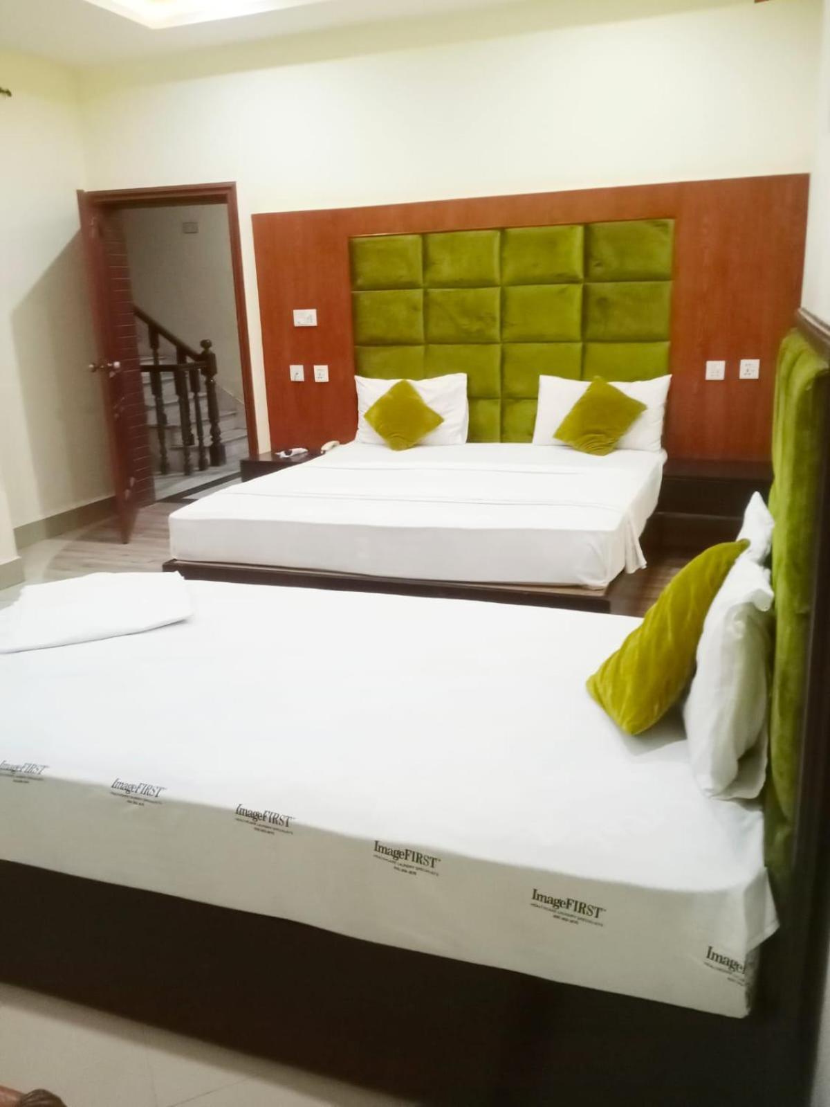Hotel Pak Continental มุลตาน ภายนอก รูปภาพ