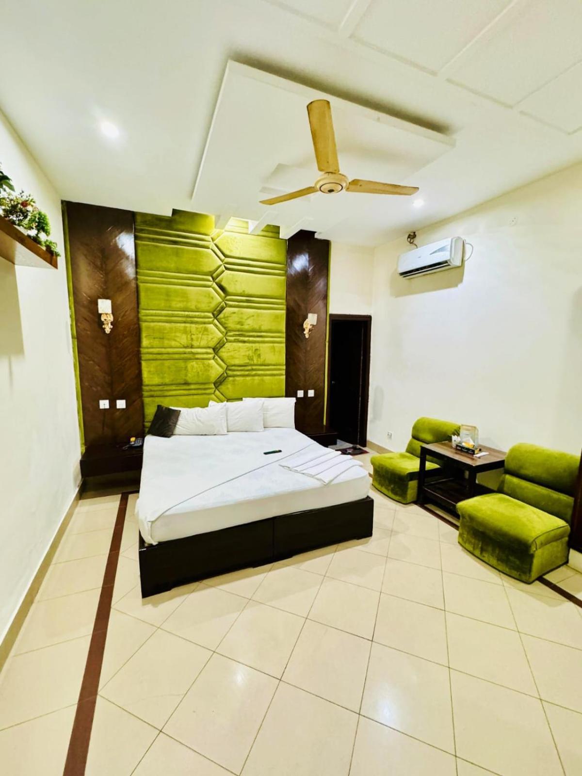 Hotel Pak Continental มุลตาน ภายนอก รูปภาพ