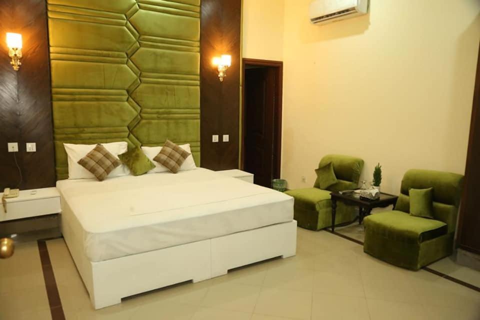 Hotel Pak Continental มุลตาน ภายนอก รูปภาพ